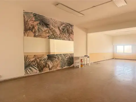 Oficina en Alquiler en Lomas Del Mirador, $ 350.000