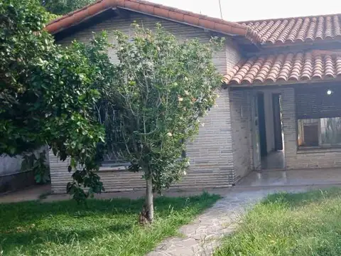 CHALET EN VENTA SOBRE LOTE DE GRAN SUPERFICIE