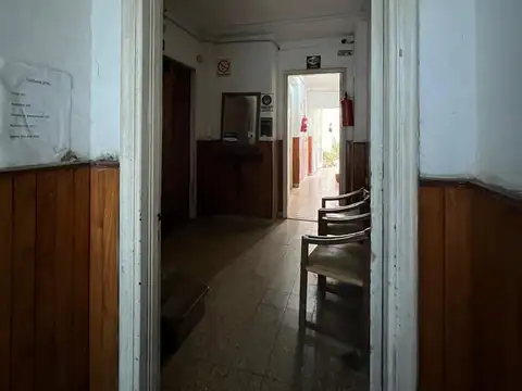 Casa 12 ambientes con 4 baños