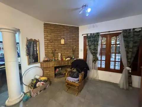 Casa 8 ambientes con 3 baños
