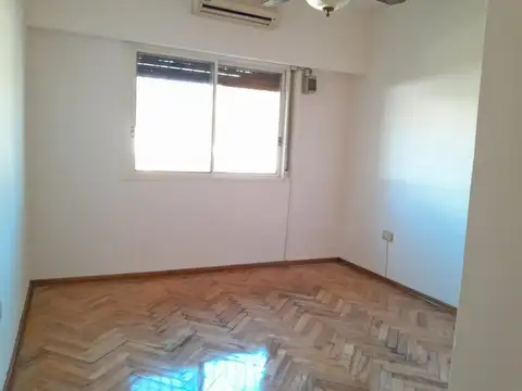 Depto Tipo Casa en Alquiler con 1 cocheras