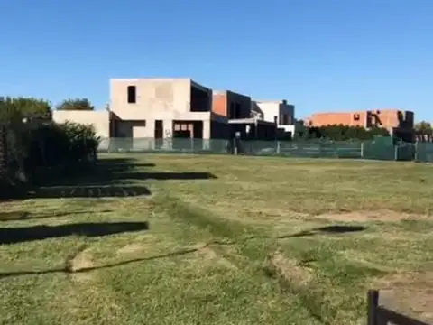En Venta Lote Interno Con Vista A Laguna En El Barrio El Canton Golf,