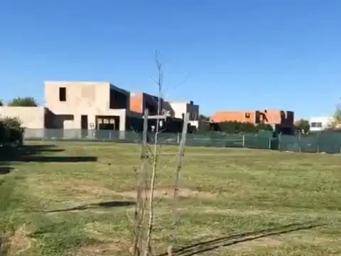 RBS. EN VENTA LOTE INTERNO CON VISTA A LAGUNA EN EL BARRIO E