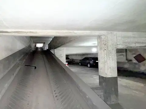 Cochera en venta en La Plata , seguridad 24 hs.