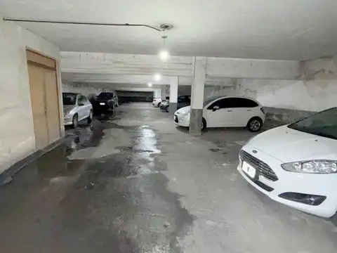 Cochera en venta en La Plata , seguridad 24 hs.