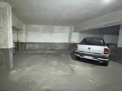 Cochera en venta en La Plata , seguridad 24 hs.