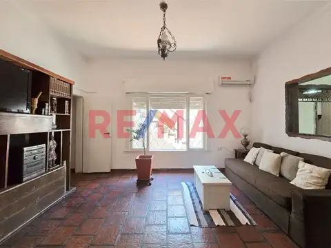 VENTA CASA EN BLOQUE CON DEPTO Y LOCAL CASTELAR