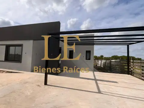 Casa en Venta con 4 cocheras