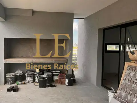 Casa 5 ambientes con 3 baños
