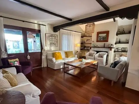 Casa en Venta con 3 cocheras