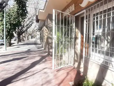 CENTURY 21 VENDE AMPLIA PROPIEDAD EN CUARTA SECCIÓN OESTE EN LA CIUDAD DE MENDOZ