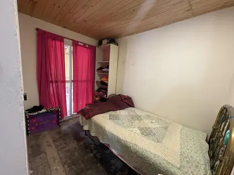 Se vende una casa llena de encanto y pontencial, ubicada en Empalme Lobos, Calle Ajo al 2500