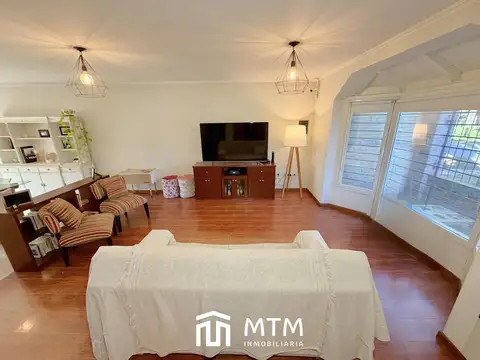 Casa en Venta con 3 cocheras