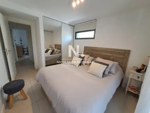 Vende apartamento con excelente vista, de 2 dormitorios en San Rafael, Punta del Este.