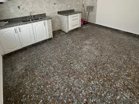 Departamento en alquiler en Ciudad Madero - 3 ambientes con patio y terraza -