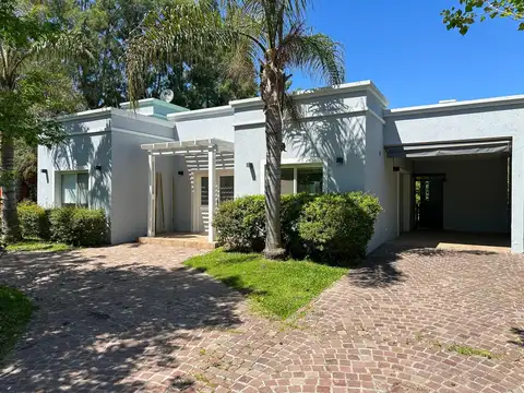 VENTA CASA DE 4 AMBIENTES BARRIO EL ROCIO