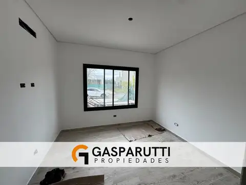 Casa en Venta con 4 cocheras