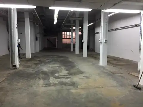 990 M2 DEPOSITO CON MONTACARGAS