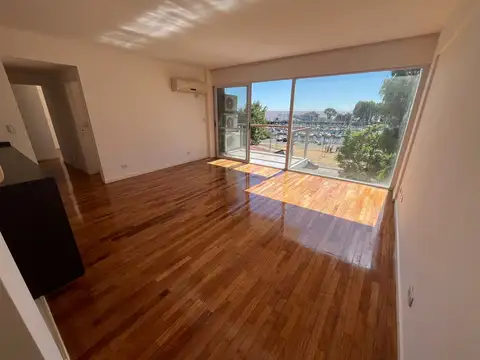 Departamento 3 ambientes al frente con vista al Puerto con cochera cubierta