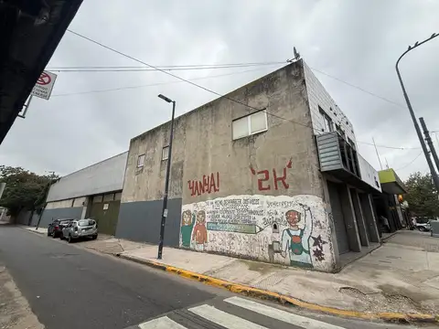 Deposito en Alquiler con Local a La Calle y Dpto. Ubicado en Villa Luro.