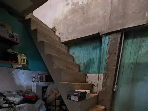 Casa con local a la venta en Isidro Casanova