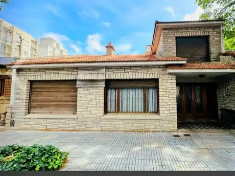 Casa en venta - 3 Dormitorios 2 Baños - Mar del Plata