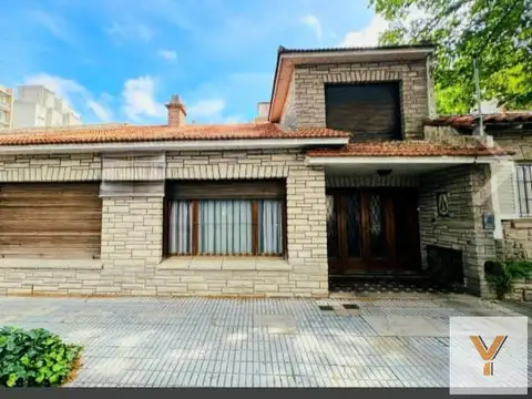 Casa en venta - 3 Dormitorios 2 Baños - Mar del Plata