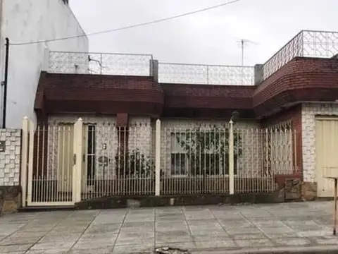 Venta casa en lote propio 4 ambientes, escucho ofertas!