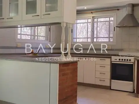 Casa en Venta con 3 cocheras