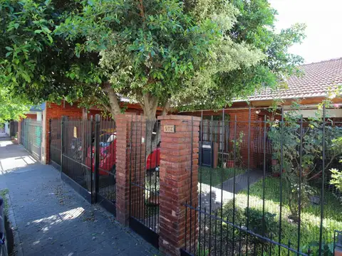 OPORTUNIDAD VENTA CASA 6 AMBIENTES ESCUCHA OFERTA