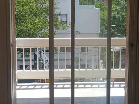 Departamento reciclado de 2 amb con balcón