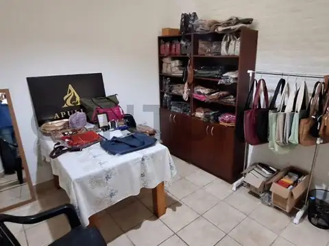 Venta PH Luis Guillon 3 Ambientes En Planta Baja + Escritorio + Cochera + Jardin Lote 250m2