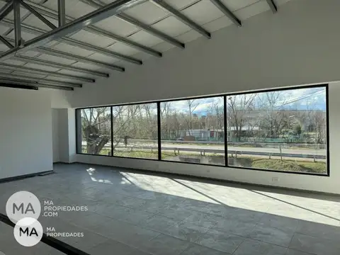 Local 255 m2 sobre Ruta 9 - Colectora 5400 - Funes | Venta