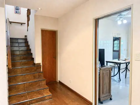 Casa 4 ambientes con garage, pileta y quincho