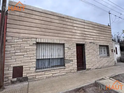Casa con departamento en cipolletti