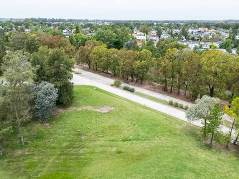 LOTE EN ESQUINA CON FONDO GOLF SAINT THOMAS CENTRO