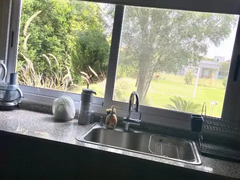 Casa 6 ambientes con 4 baños