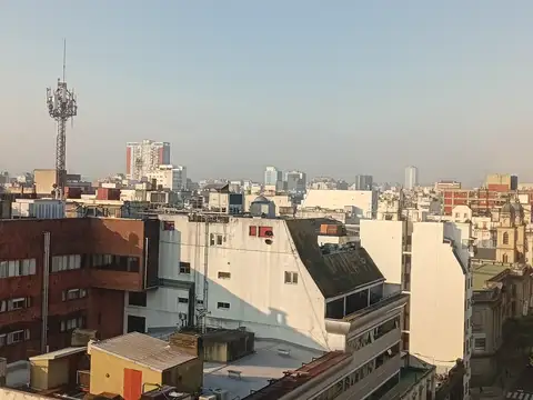 2 ambientes al frente en piso alto. Muy luminoso. Lavadero incorporado.