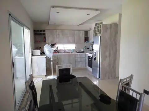 Casa 5 ambientes con 4 baños