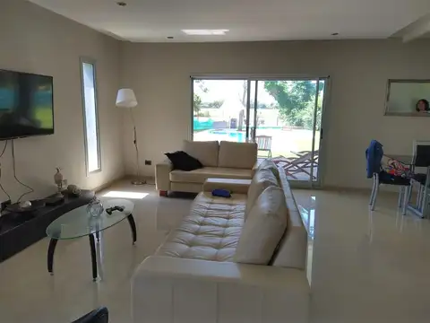 Casa en Venta en Haras Santa María, USD 290.000