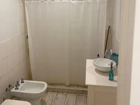 Casa 2 ambientes con 2 baños