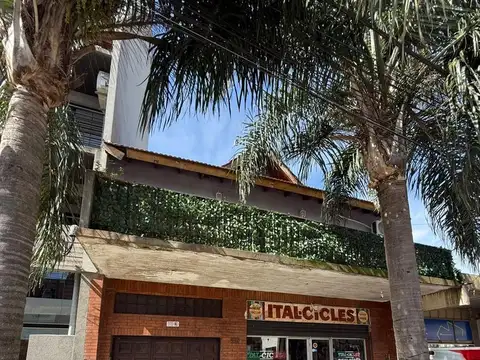 Inmueble con 3 casas y un local
