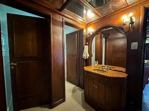 Casa 6 ambientes con 2 baños