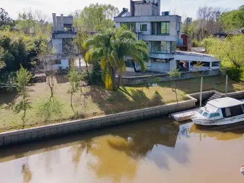 VENTA CASA 500M2 BARRIO JARDIN NAUTICO