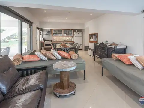 VENTA CASA 500M2 BARRIO JARDIN NAUTICO