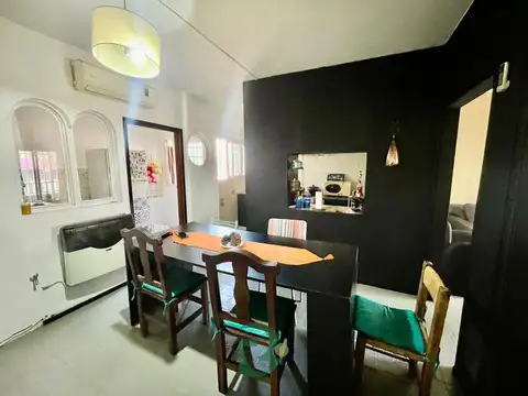 Casa 4 ambientes con 2 baños