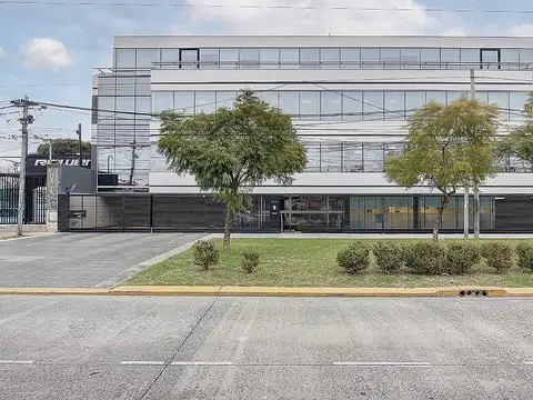 70M2 de oficinas. Alquiler en Av. Fondo de la Legua, S. Isidro. Tres (3) cocheras. Seguridad 24hs