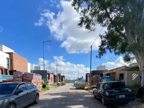 VENTA lote central  apto duplex 258m2 RINCONES MANANTIALES