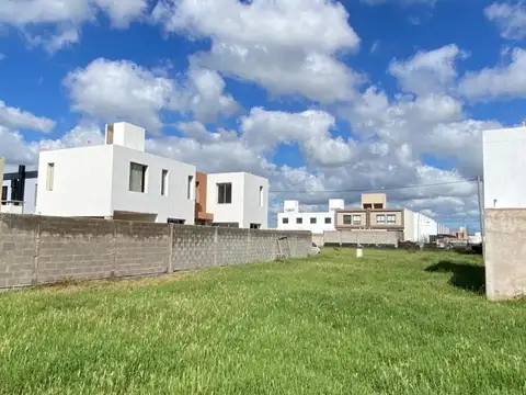VENTA LOTE APTO DUPLEX 258m2 RINCONES MANANTIALES