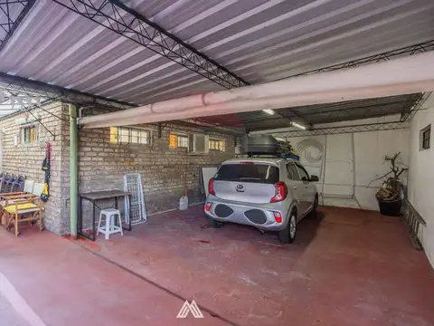 Casa 7 ambientes con 2 baños